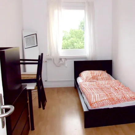 Rent this 4 bed room on Volkskammer in Straße der Pariser Kommune 18 b, 10243 Berlin