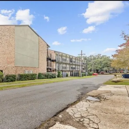 Rent this 3 bed condo on First Assembly of God Church in Horseshoe Drive, Lafayette