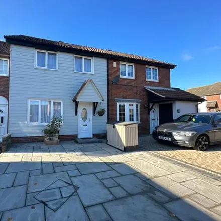 Rent this 3 bed townhouse on Blacklock in Chelmsford, CM2 6QL