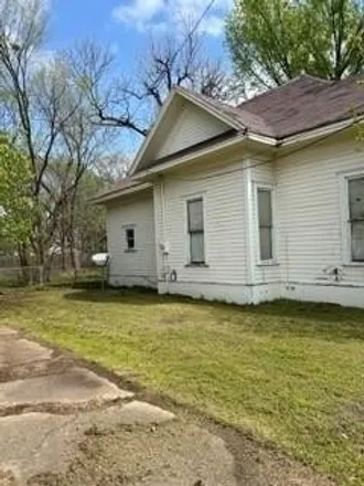Image 3 - Cheatham Elementary School, 1500 West Main Street, Clarksville, TX 75426, USA - House for sale