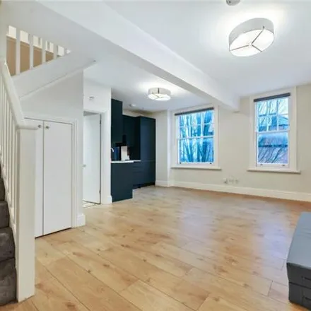 Image 9 - Buff Lifestyle Salon, Station Road, Winchmore Hill, London, N21 3NG, United Kingdom - Apartment for rent