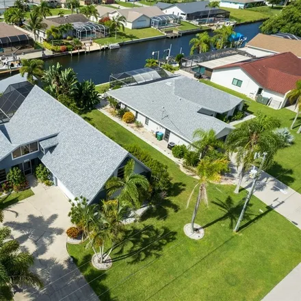 Image 3 - 2126 Southeast 10th Terrace, Cape Coral, FL 33990, USA - House for sale