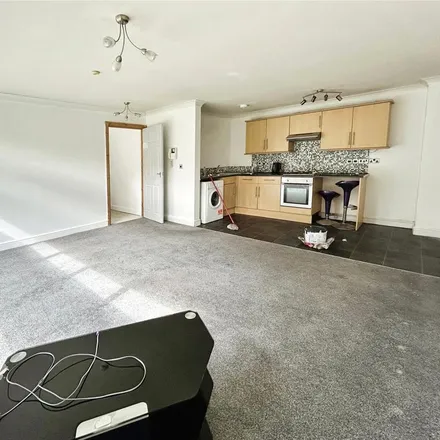 Image 5 - Moorside Avenue, Milnsbridge, HD4 5BU, United Kingdom - Apartment for rent