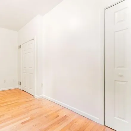 Image 7 - 84 Griffith Street, Jersey City, NJ 07307, USA - House for sale