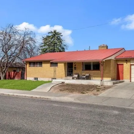 Image 2 - 442 Barlow Drive, Idaho Falls, ID 83401, USA - House for sale