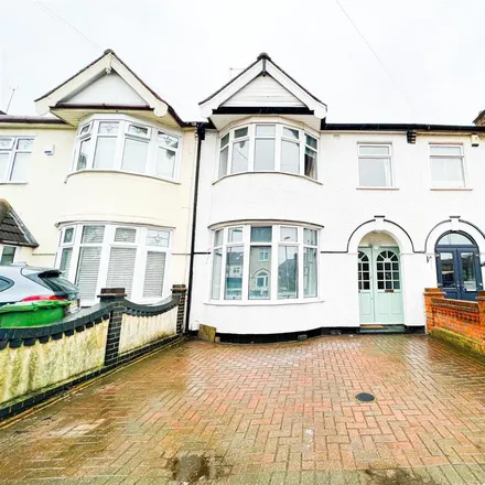 Rent this 3 bed townhouse on Wilmington Gardens in London, IG11 9TT