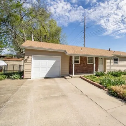 Image 2 - 3328 West 8th Street, Lawrence, KS 66049, USA - House for sale
