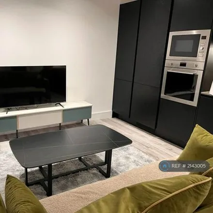 Image 8 - Portal Way, London, London, W3 - Apartment for rent