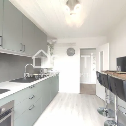 Rent this 5 bed apartment on 26 Place de la Liberté in 38400 Saint-Martin-d'Hères, France