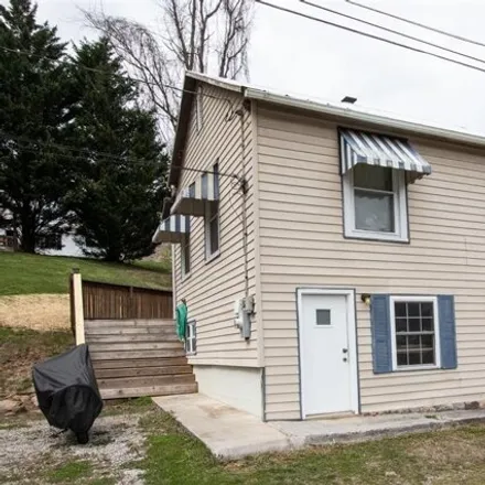 Buy this 2 bed house on 158 Giles Street in Pembroke, Giles County