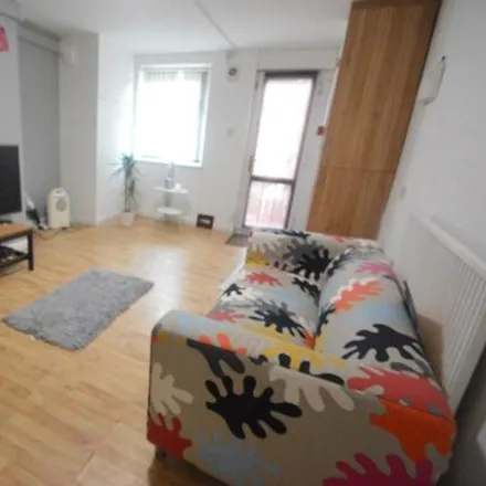 Rent this 3 bed apartment on Wrangthorn Place in Leeds, LS6 1HB