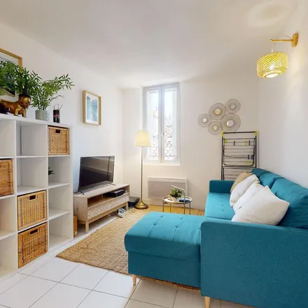 Image 2 - 4 Rue Vaissette, 30033 Nimes, France - Apartment for rent