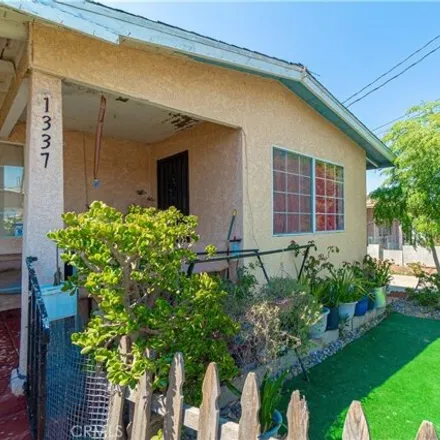 Image 3 - 1355 North Lagoon Avenue, Los Angeles, CA 90744, USA - House for sale