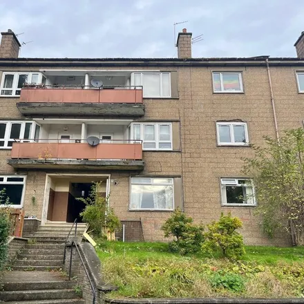 Rent this 3 bed apartment on Windhill Crescent in Glasgow, G43 2UP