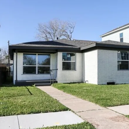Buy this 4 bed house on 4072 Avenue N ½ in Galveston, TX 77550