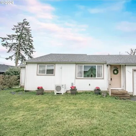 Buy this 3 bed house on 1977 15th Street in Springfield, OR 97477