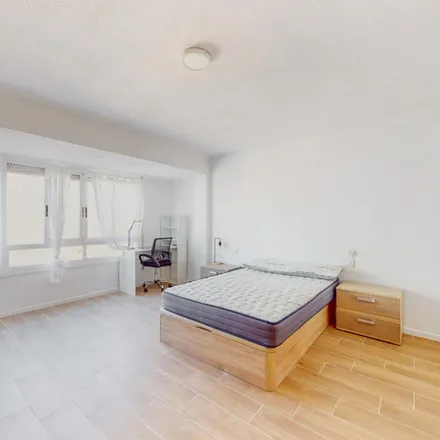 Rent this 5 bed apartment on Carrer del Mestre Vives / Calle Maestro Vives in 12002 Castelló de la Plana, Spain
