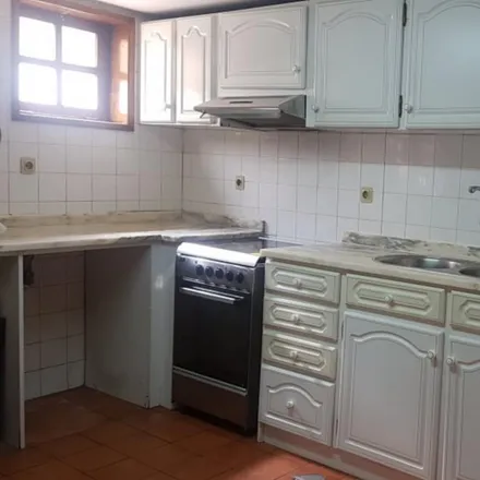 Rent this 4 bed room on Centro Comercial Stop in Rua do Heroísmo, 4300-255 Porto