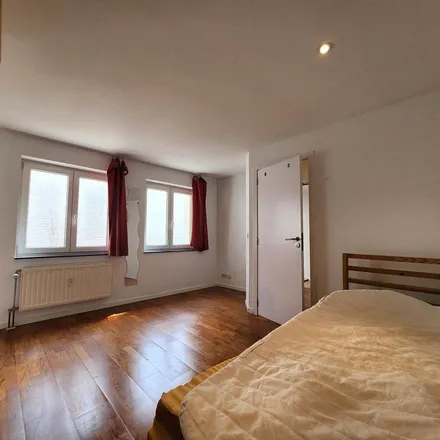 Rent this 3 bed apartment on Avenue de la Couronne - Kroonlaan 218 in 1050 Ixelles - Elsene, Belgium