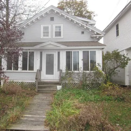 Buy this 4 bed house on 54 Lincoln Street in Exeter, NH 03833