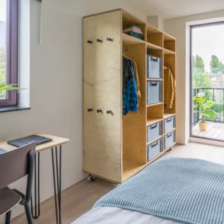 Rent this 3 bed room on Eisenhowerlaan 110J in 2517 KL The Hague, Netherlands