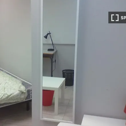 Rent this 6 bed room on Mediterraneo in Avinguda de l'Oest, 46001 Valencia