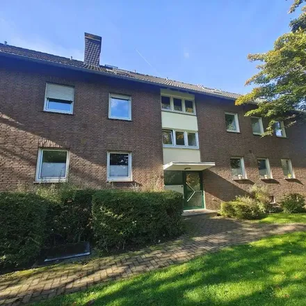 Rent this 4 bed apartment on Doerperhofstraße 16 in 47800 Krefeld, Germany