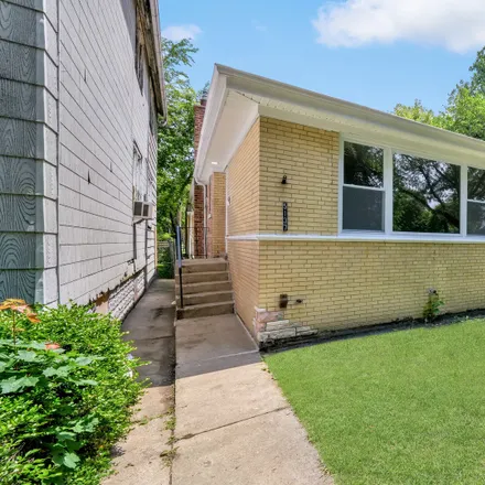 Buy this 3 bed house on 5123 South Emerald Avenue in Chicago, IL 60609