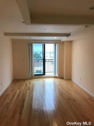 Image 6 - 135-17 Northern Boulevard, New York, NY 11354, USA - House for rent