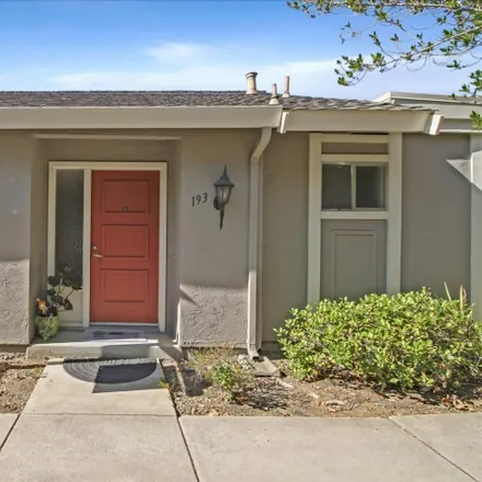 Image 3 - 193 Escobar Avenue, Los Gatos, CA 95032, USA - Townhouse for sale