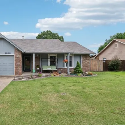Buy this 3 bed house on 2705 West Galveston Place in Broken Arrow, OK 74012
