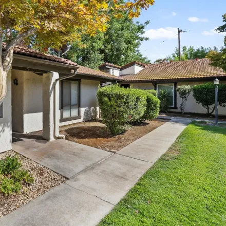 Image 1 - 303 West Sierra Avenue, Fresno, CA 93704, USA - House for sale