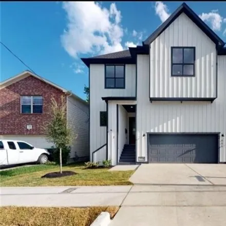 Buy this 3 bed house on 814 East 39th Street in Houston, TX 77022