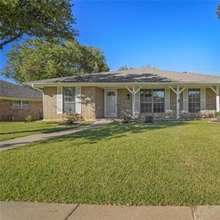 Buy this 5 bed house on 2815 Peachtree Lane in Pantego, Tarrant County