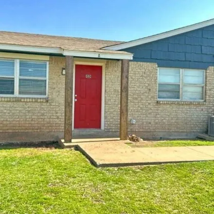 Buy this 8 bed house on unnamed road in Lawton, OK 73505