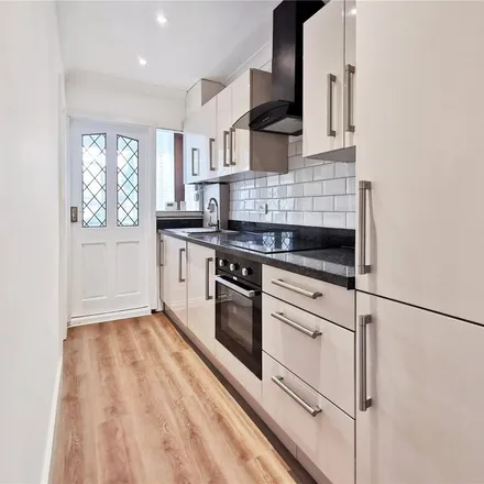 Rent this 3 bed townhouse on Cumberland Avenue in Belle Grove, London