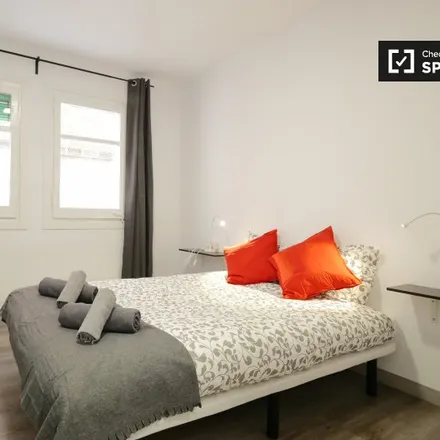 Rent this 2 bed room on Carrer d'Anselm Clavé in 15-17, 08902 l'Hospitalet de Llobregat