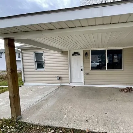 Image 2 - 5412 Harcus Court, Pearl Beach, Clay Township, MI 48001, USA - House for rent