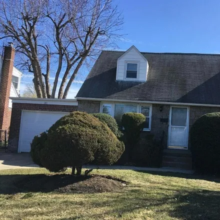 Rent this 4 bed house on 30 I U Willets Road in Albertson, NY 11507