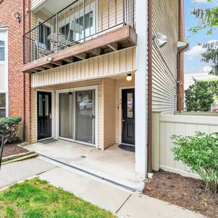 Image 3 - 170 Forest Street, Northfield, Stamford, CT 06901, USA - Condo for sale