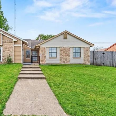 Buy this 2 bed house on 433 Pogue Street in Cedar Hill, TX 75104