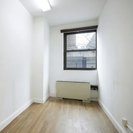 Image 3 - 221 West 66th Street, New York, NY 10023, USA - Apartment for sale