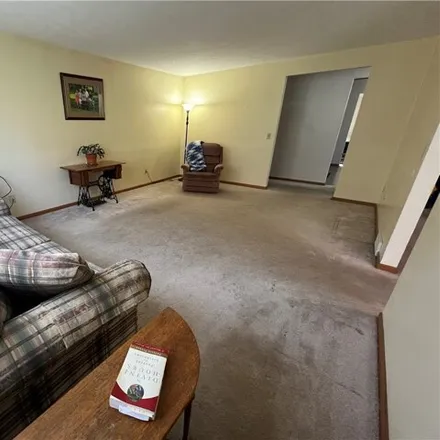 Image 5 - 2038 Kevin Court Northeast, New Philadelphia, OH 44663, USA - House for sale