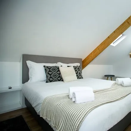 Rent this 2 bed apartment on Rua Francisco Cândido Portugal in 4400-216 Vila Nova de Gaia, Portugal