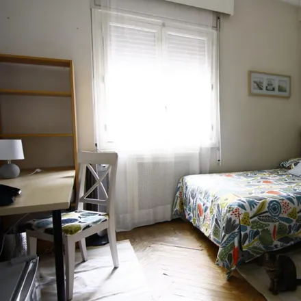 Rent this 3 bed room on Madrid in Calle de Arriaza, 4