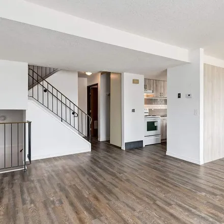 Image 3 - Bracewood Drive SW, Calgary, AB T2W 3E5, Canada - Apartment for rent