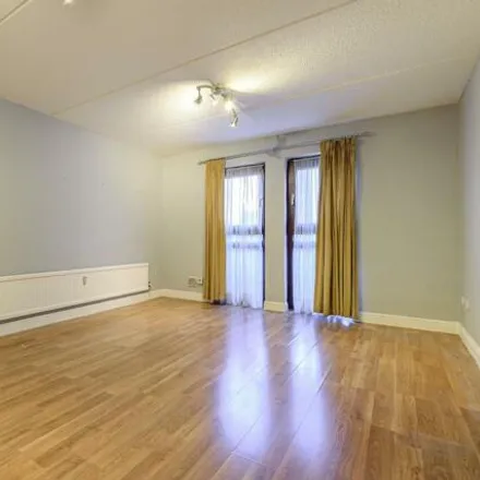 Image 4 - unnamed road, Aylesbury, HP21 8UD, United Kingdom - Apartment for sale