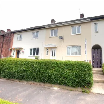 Rent this 3 bed townhouse on Kielder Road in Blucher, NE15 8BL