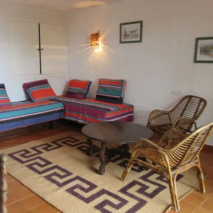 Rent this 3 bed townhouse on 17320 Tossa de Mar