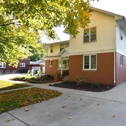 Buy this studio house on 639 North State Street in Geneseo, IL 61254